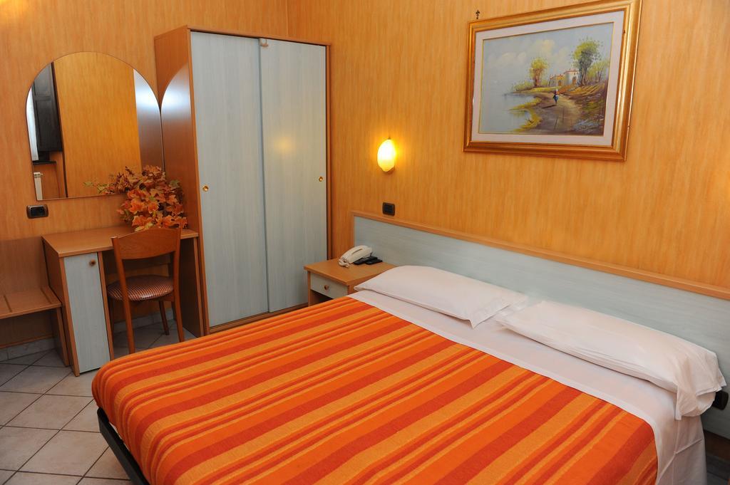 Hotel Isolabella Bussoleno Экстерьер фото